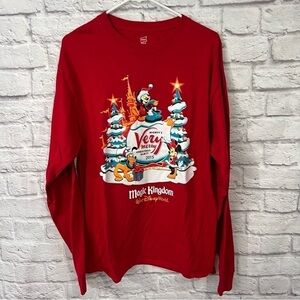 Disney women’s Shirt 2015 Very Merry Christmas Party Disney Store hanes large